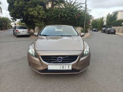 VOLVO V40 MOMENTUM D2 BVA prix 148 000 DH